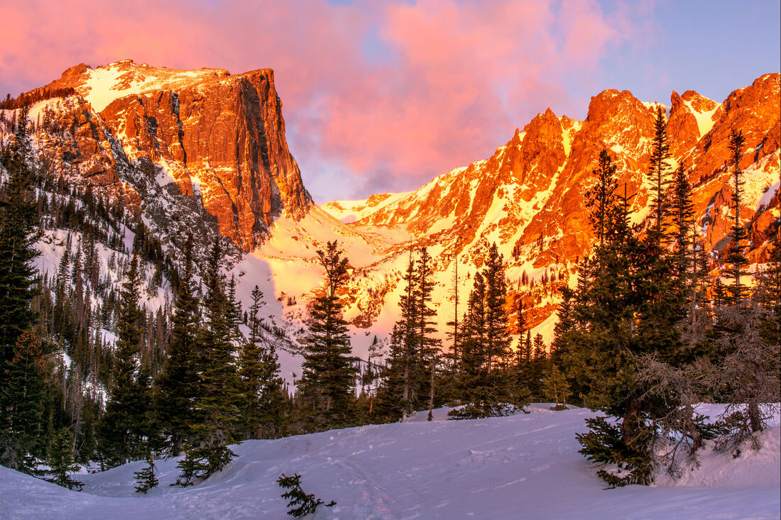 Colorful morning sunrise at Dream Lake in Rocky Mountain National Park